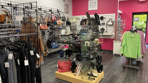Fit For A Queen is a fashion consignment boutique in Richmond, VA dedicated exclusively to curvy women (sizes 14+)!